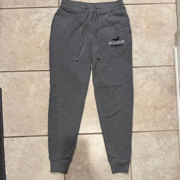 Hollister Women’s XS Grey Jogger Sweatpants with Logo and Pockets - Picture 4 of 8